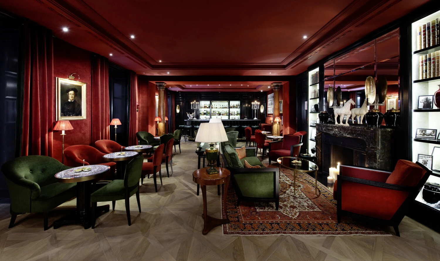 Sacher Bar im Hotel Sacher Salzburg – stilvolle Bar mit klassischem Interieur und exklusiven Cocktails.