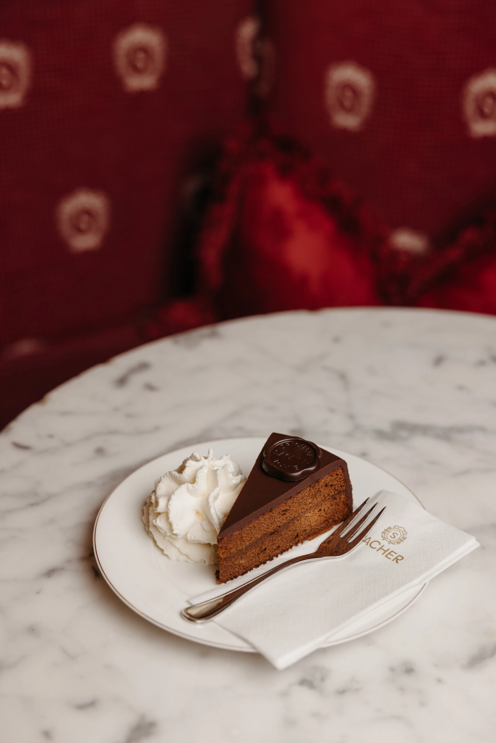 Ein Stück Original Sacher-Torte