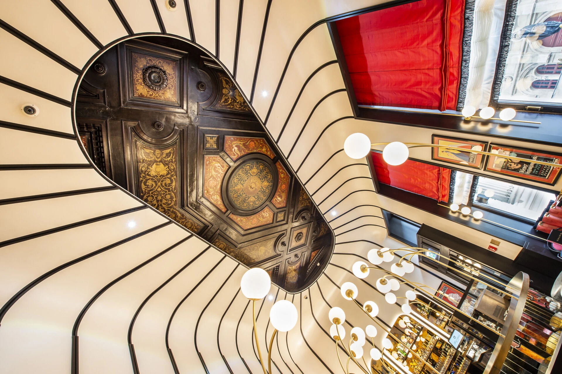 Salon Sacher, Interior