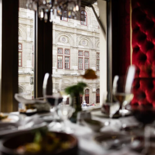 Café Bel Étage, Tisch mit Blick zur Staatsoper