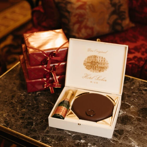 Set of Original Sacher-Torte with Sacher Cuvée in wooden box