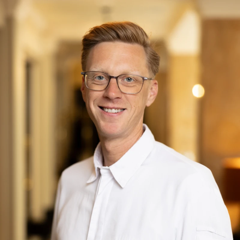 Portrait of M. Gahlleitner in a white Sacher chef's jacket.