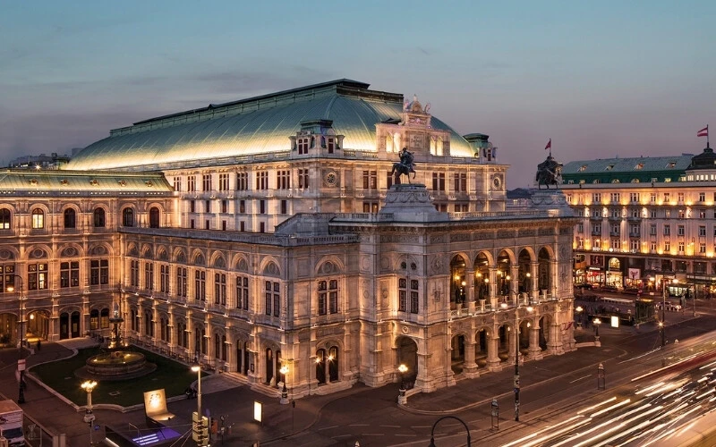 The Vienna State Opera in the evening – venue of the traditional Vienna Opera Ball