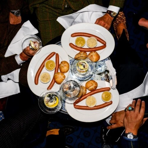 Culinary delights at the Vienna Opera Ball with original Sacher sausages and champagne