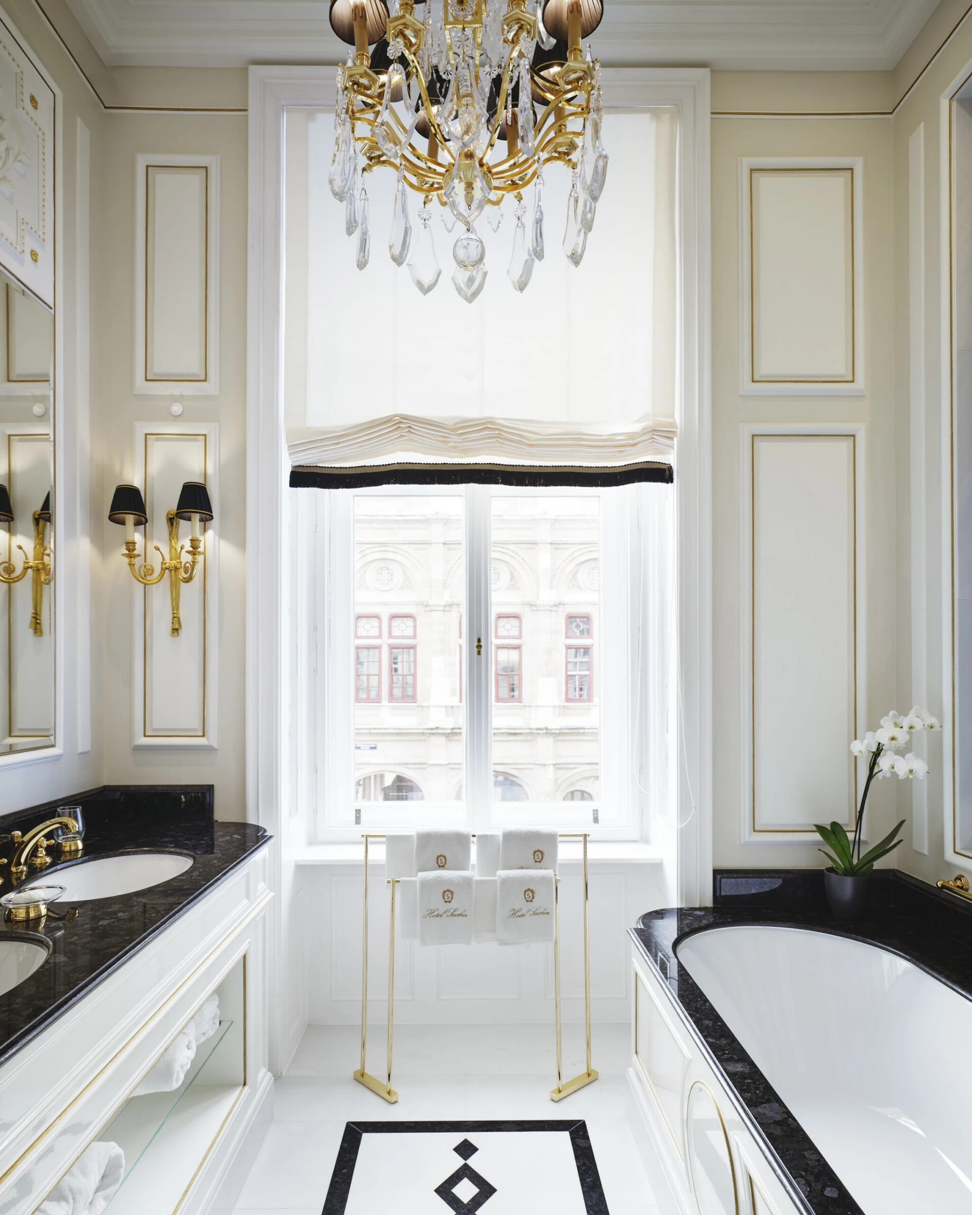 hotel-sacher-wien-bathroom