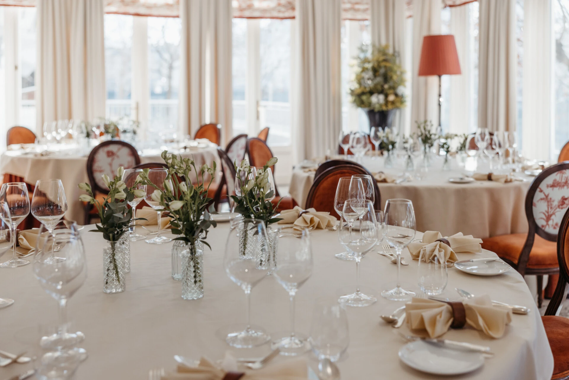 Fine dining table setting at Hotel Sacher Salzburg with wine glasses, folded napkins, silver cutlery and elegant table decor for private events.