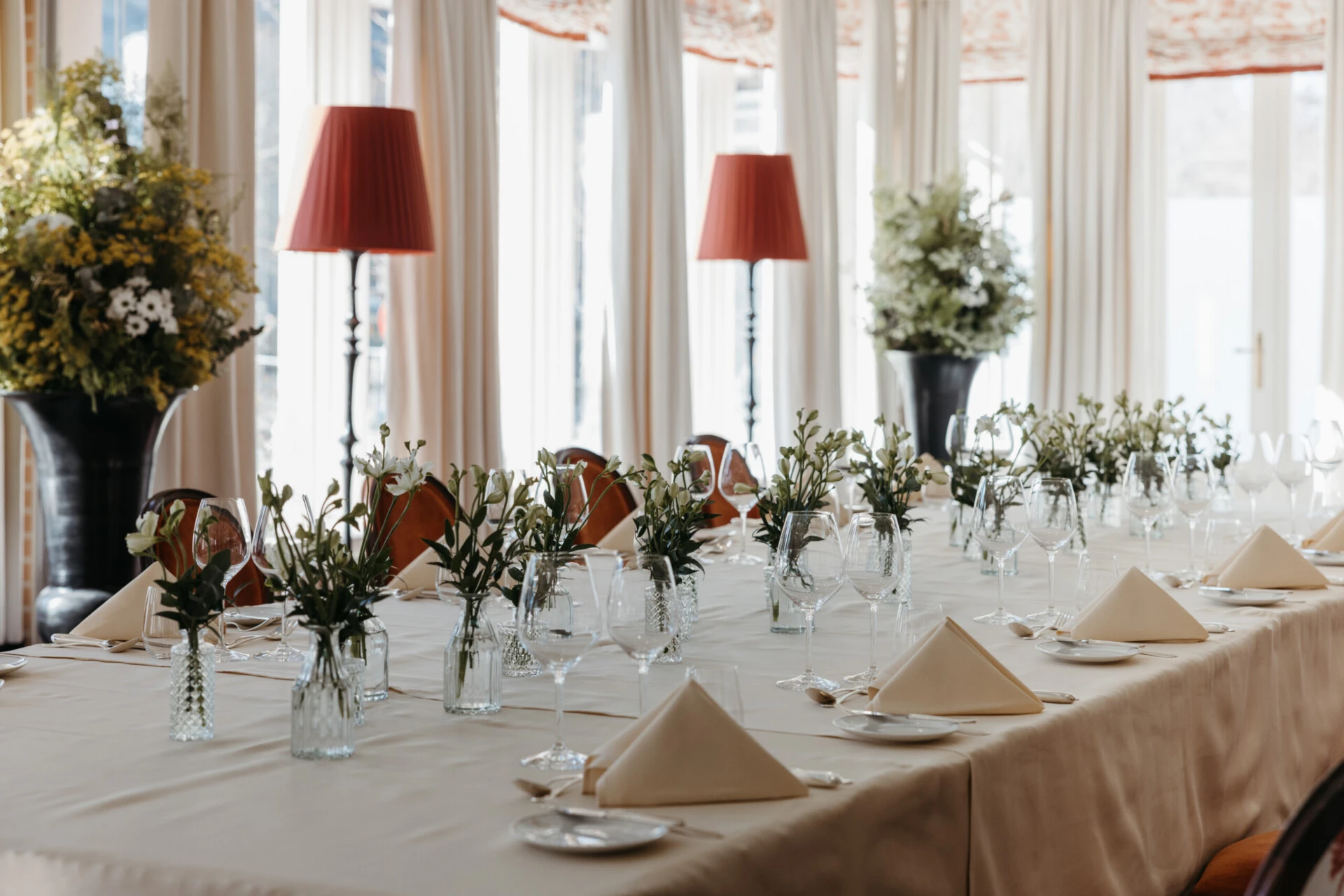 Fine dining table setting at Hotel Sacher Salzburg with wine glasses, folded napkins, silver cutlery and elegant table decor for private events.