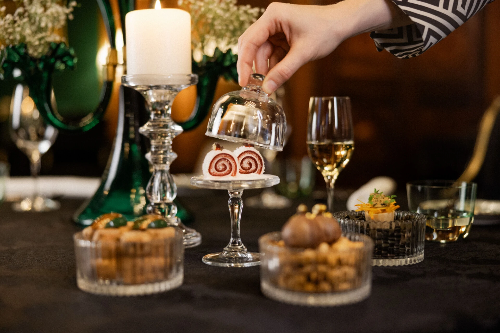 Petits fours served under a glass cloche in the Restaurant Grüne Bar.